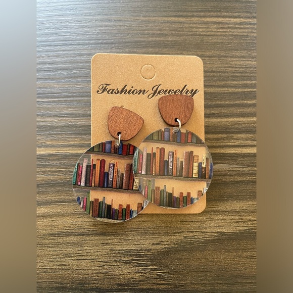 Jewelry - 📚Brand New- Adorable Dangle Bookshelf Earrings